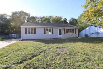 Building Photo - 207 Coville Dr