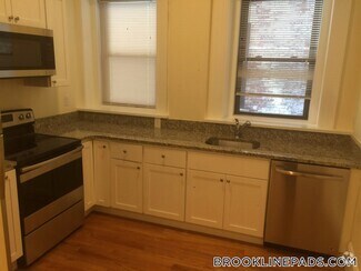 Building Photo - 1463 Beacon St