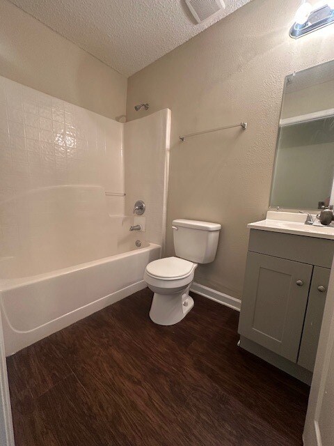 Foto del edificio - Coming Soon! Spacious 4 Bedroom Home with Fenced Yard!