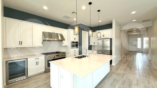 Building Photo - 9509 S 39th Dr