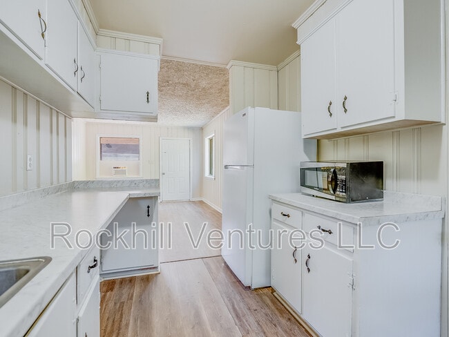 Foto del edificio - 6 Ronnie Ave