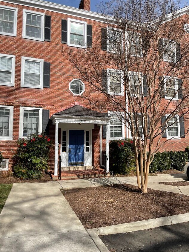 Foto principal - Charming 1 Bed 1 Bth Condo With Balcony In...