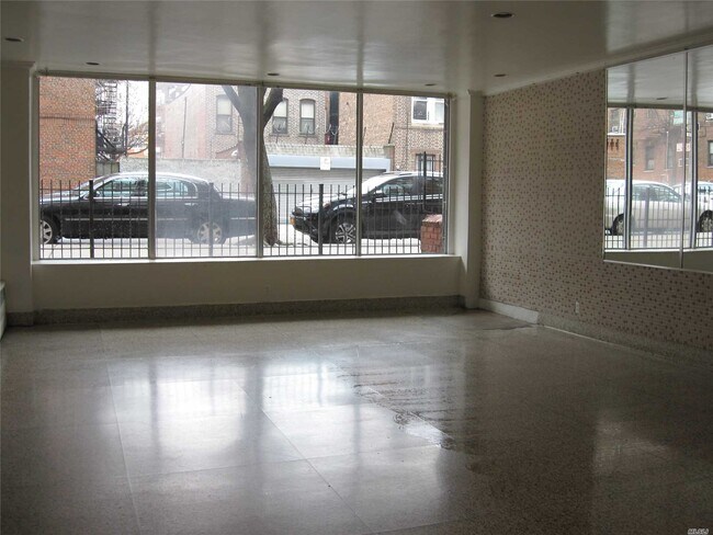 Foto del edificio - 91-15 Lamont Ave