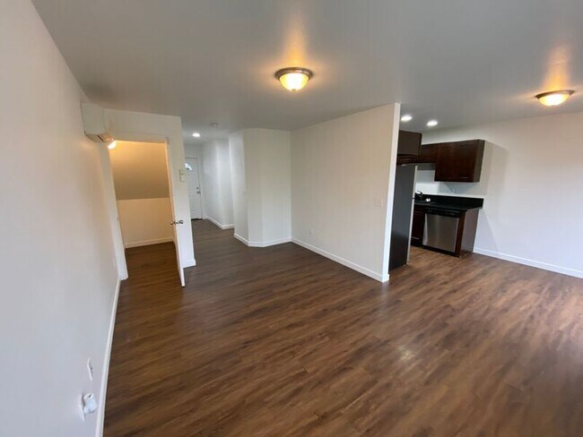 Building Photo - 1288 44th Ave