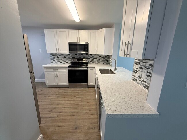 Foto del edificio - 7355 Woodmont Terrace