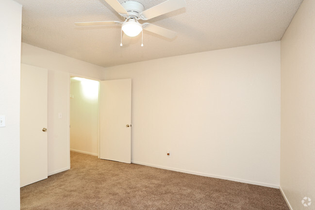 Bedroom - 1 Bedroom - Maple Grove