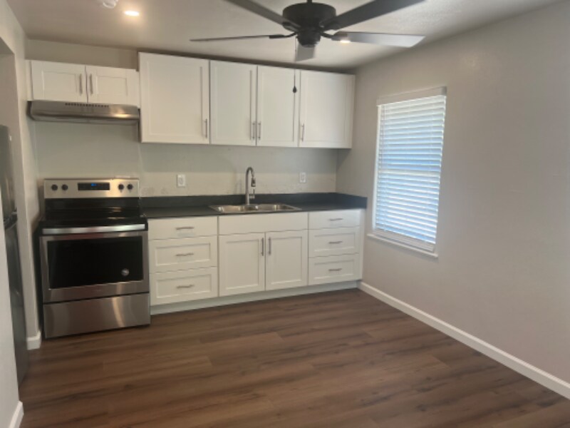 Foto principal - 8280 W Madison St