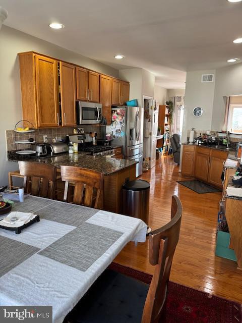 Foto del edificio - 6357 Regal Oak Dr