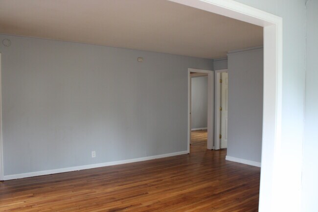 Building Photo - 215 Hessel Blvd