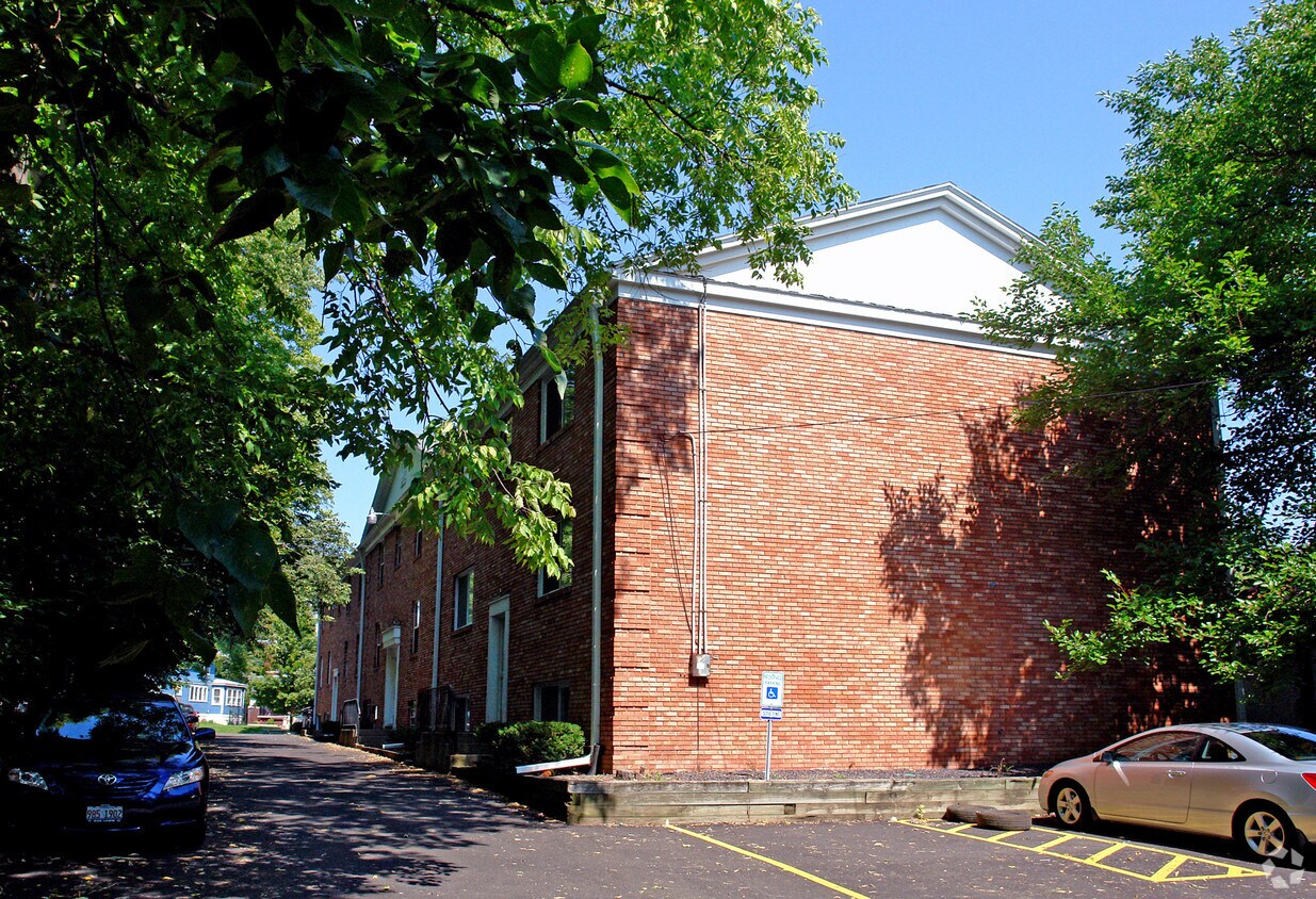 Building Photo - 710 W Moss Ave