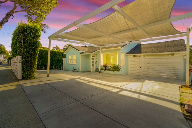 Foto del edificio - 1524 E Mariposa Ave