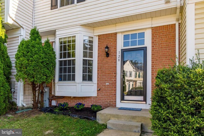 Foto del edificio - 128 Eastridge Cir