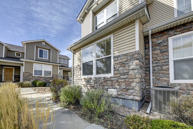 Building Photo - 7570 Sandy Springs Point