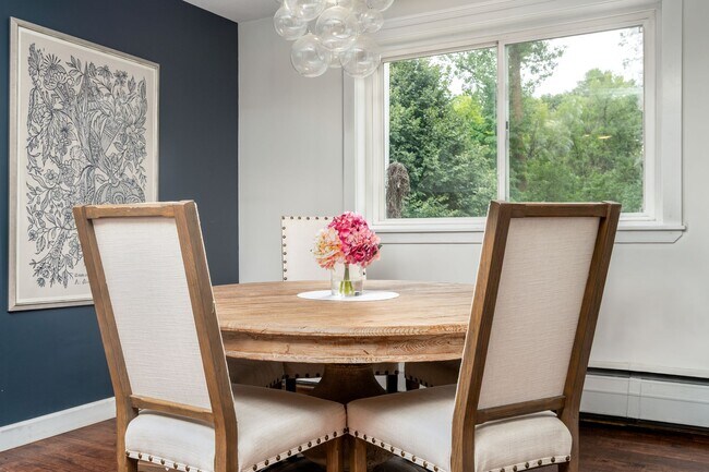 Foto del edificio - Highcroft Manor Apartments Located in Wayzata, MN