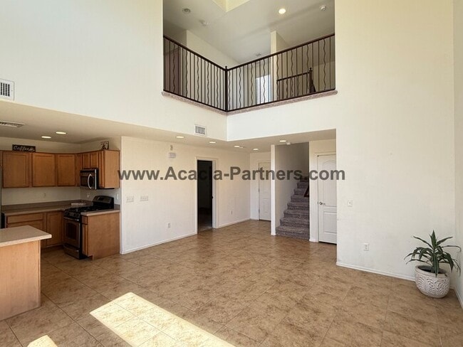 Building Photo - Spacious Three Bedroom Home