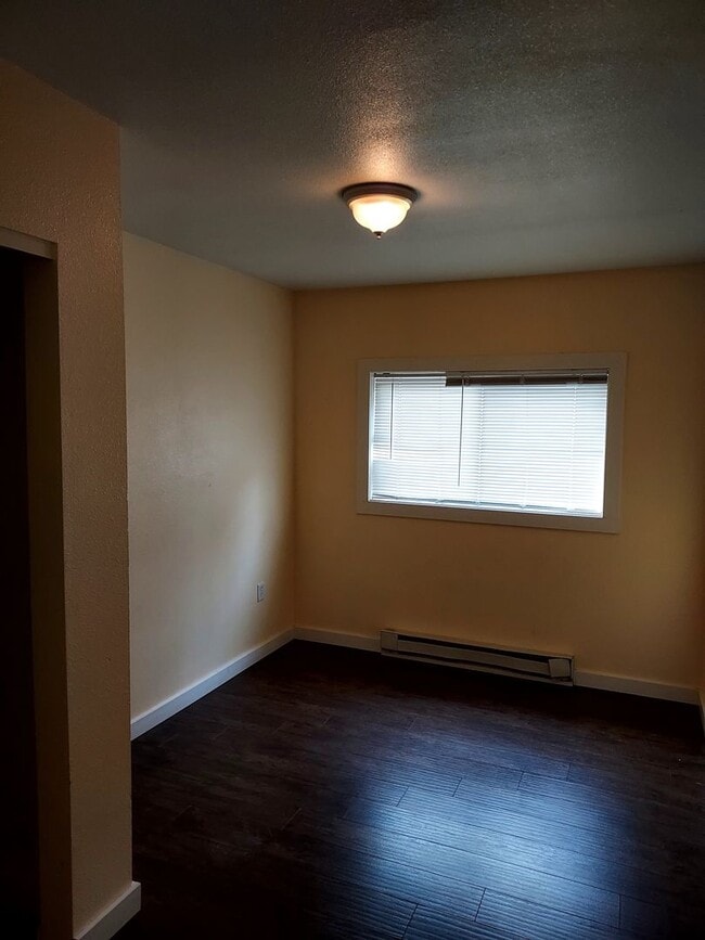 Building Photo - 543 Residence St