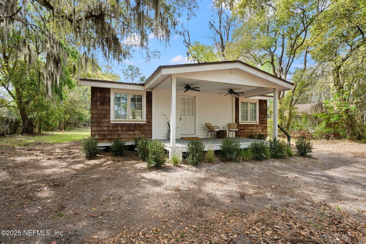 Primary Photo - 3520 Bessent Rd