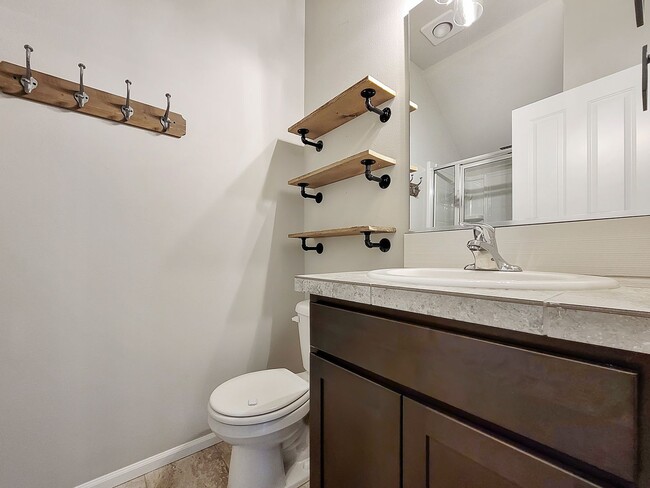 Foto del edificio - Newly built home with major upgrades in Br...