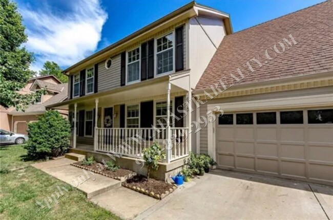 Foto del edificio - Classic Two Story 5 Bed 2.5 Bath Home in Blue Valley-Coming SOON!!