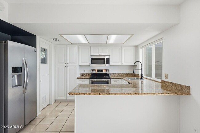 Foto del edificio - 1321 E Townley Ave