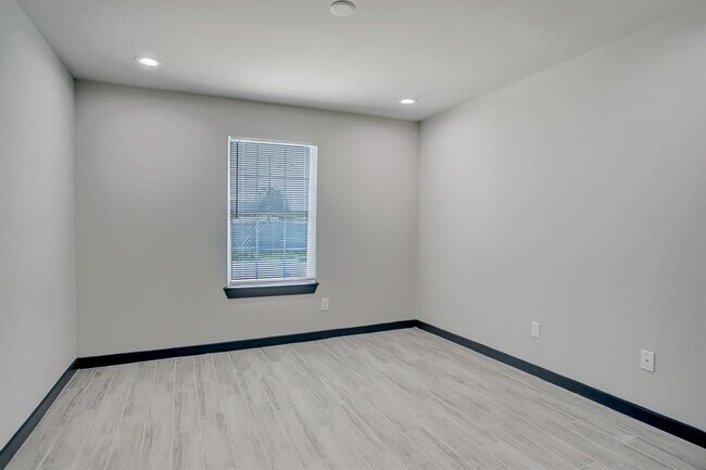 Foto del edificio - 3448 Elgin St