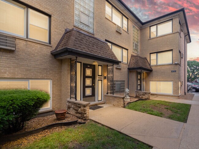 Foto del edificio - 6751 N Olmsted Ave