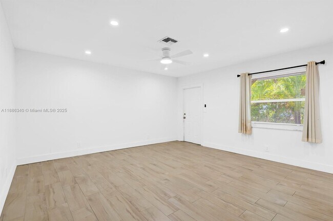 Foto del edificio - 1109 NE 6th Ave