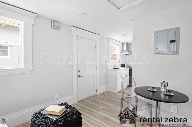 Photo - 1823 1/2 Delaware St Apartment