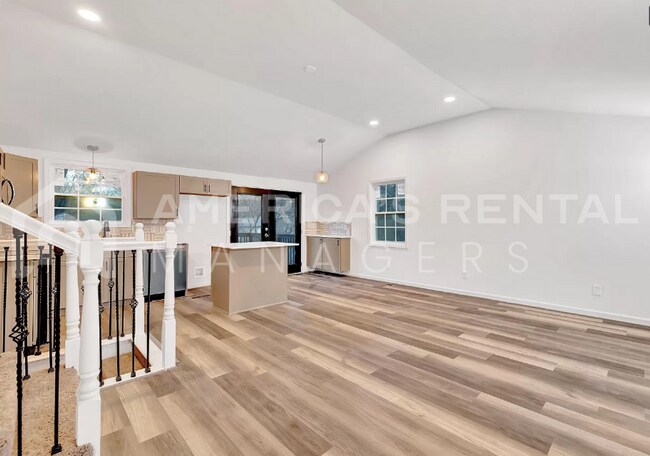 Building Photo - DEPOSIT PENDING! Home available in Birming...