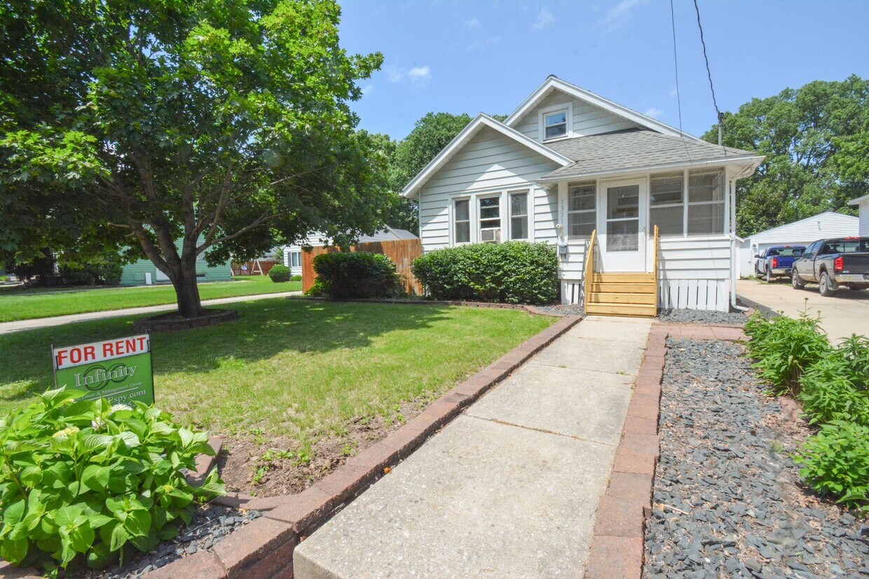 Primary Photo - Charming 2-Bedroom Home For Rent Near East...
