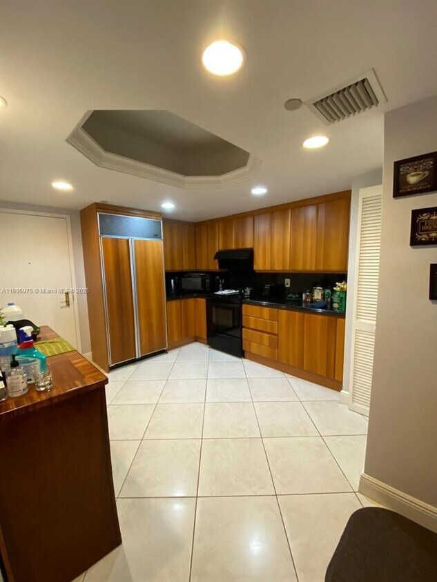 Foto principal - 9559 Collins Ave