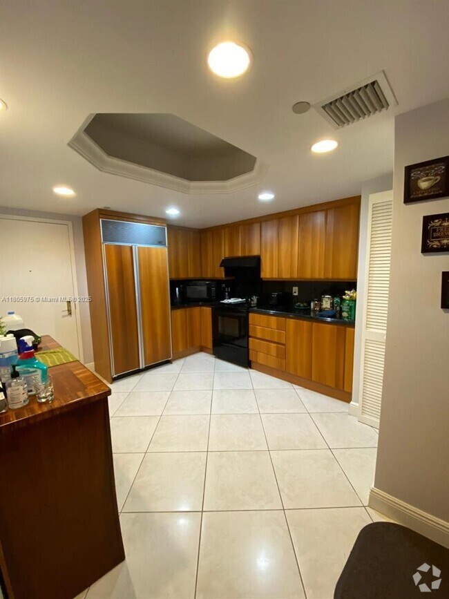 Building Photo - 9559 Collins Ave