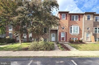 Building Photo - 2495 Vineyard Ln