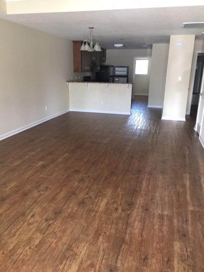 Building Photo - 127 Magnolia Ct