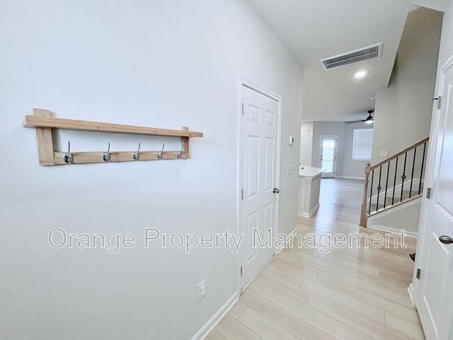 Building Photo - 428 Bee Cv Wy