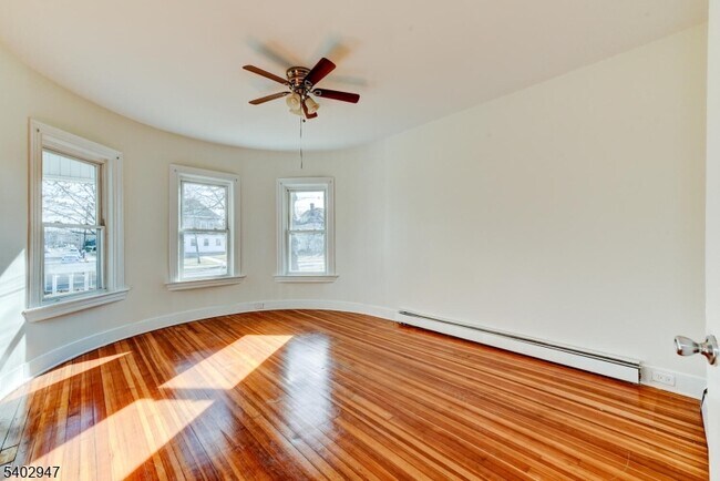 Foto del edificio - 946 W 7th St