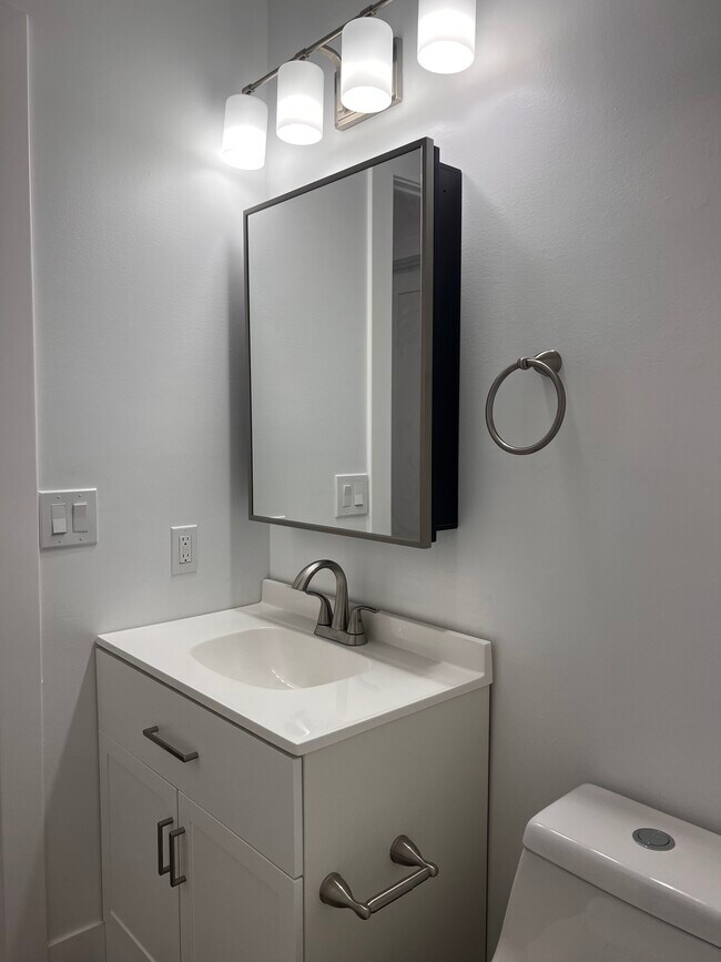 Foto del edificio - 7548 Anderson Ave NE