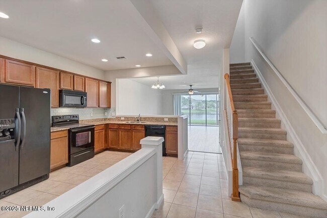 Building Photo - 6920 Roundleaf Dr