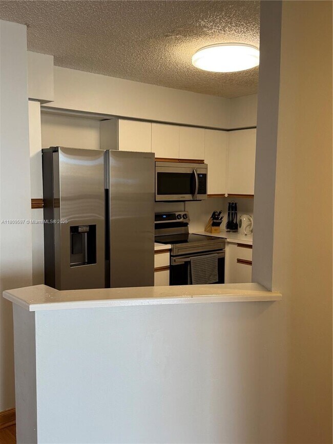 Foto del edificio - 3400 NE 192nd St