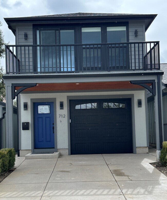 Frente de la casa - 712 E 22nd Ave