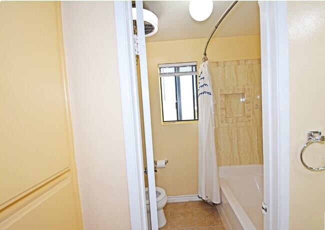 Foto del edificio - 8641 Glenoaks Blvd