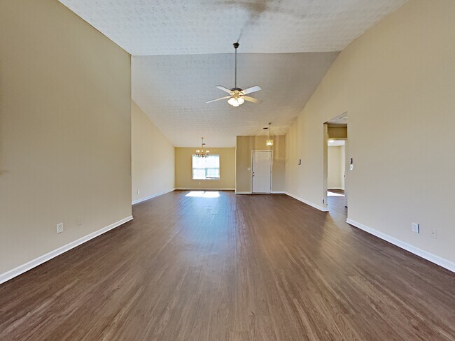 Building Photo - 186 Dean Way