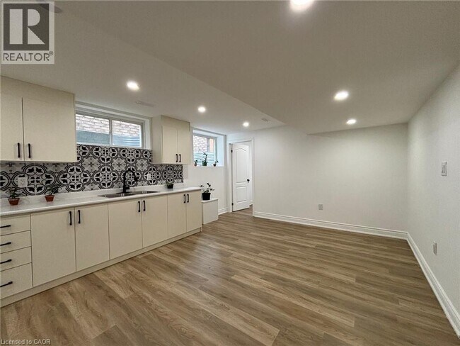 Building Photo - 340 Watervale Cres