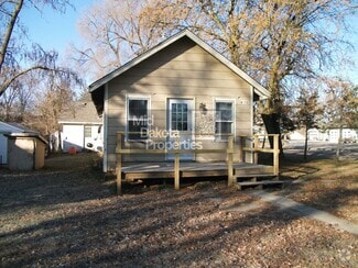 Building Photo - 601 S Lawler St