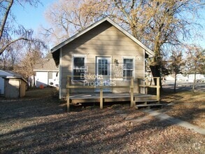 Building Photo - 601 S Lawler St