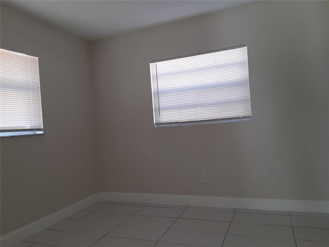 Foto del edificio - 620 NW 8th Ave