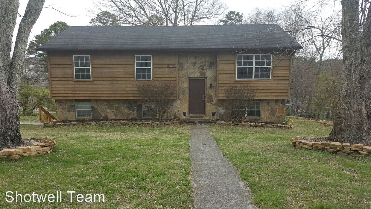 4 br, 2.5 bath House 2306 Roundtree Road House Rental in Knoxville