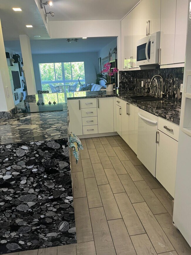 Foto del edificio - 1401 SW 128th Terrace