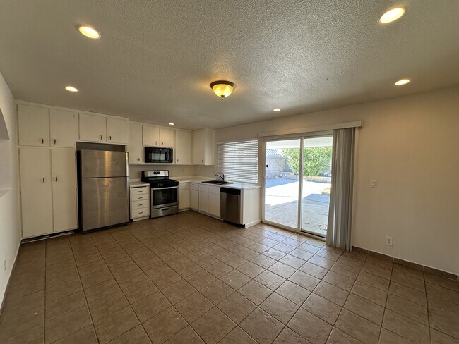 Foto del edificio - 7026 Westbrook Ave