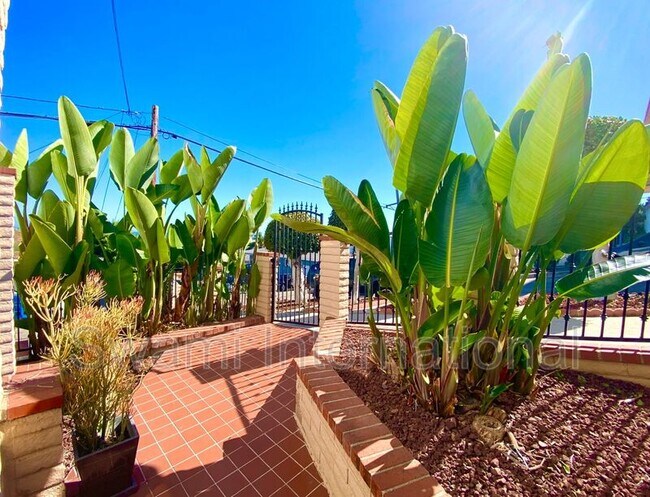 Foto del edificio - 674 W 27th St